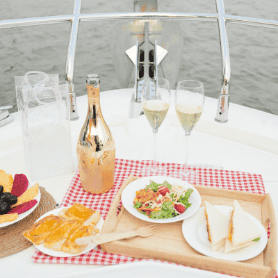 We provide Dock-to-Dinner Service in our fishing plan