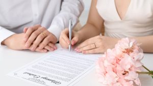 Legal requirements for getting married in Florida. Know marriage licenses, waiting periods, officiants, and boat or sandbar weddings.